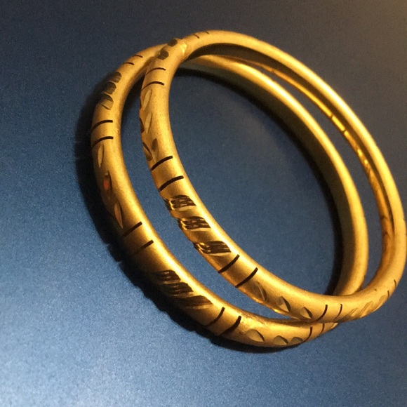 Gorgeous Engraved Bangle Set - Picture 1 of 2